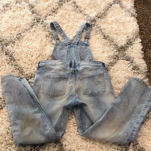 Kids H&M light denim overalls - Picture 5 of 8